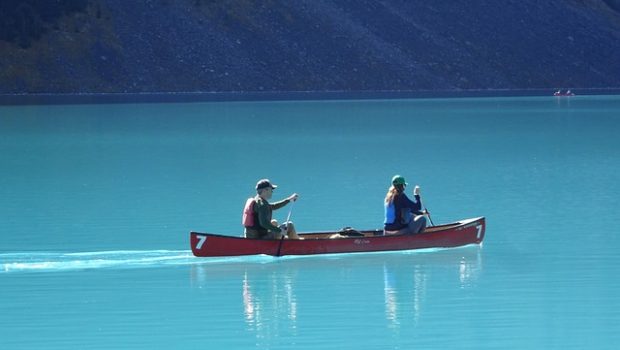 初心者でも手軽にできるカヌーがおすすめのエメラルド湖